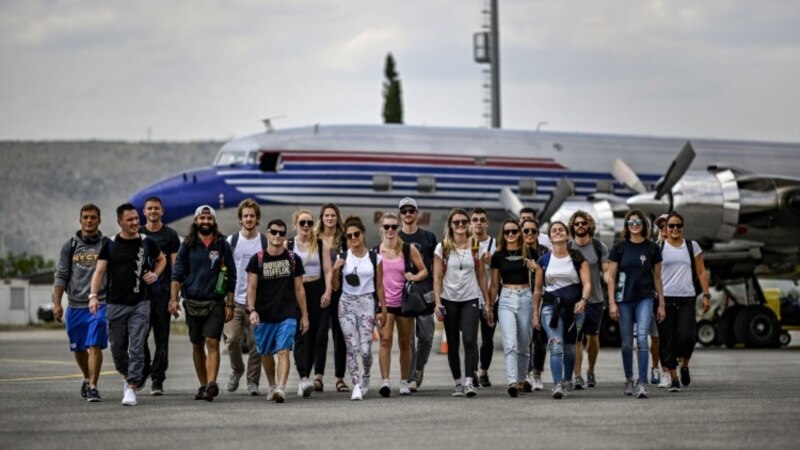 Svjetska cliff diving elita stigla u Mostar nekadašnjim Titovim avionom