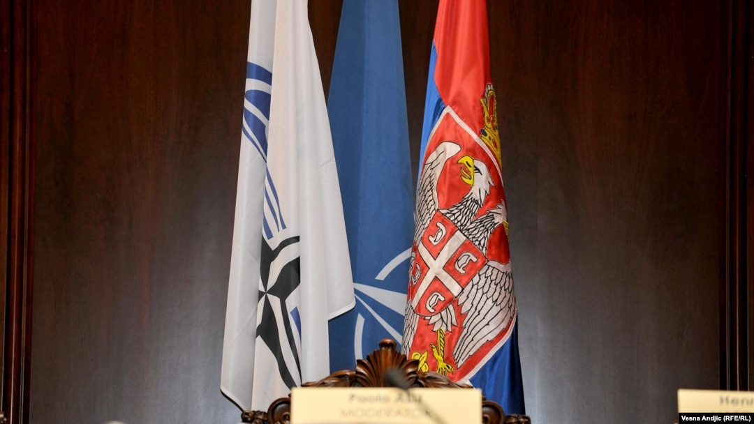 Zastave NATO-a i Srbije
