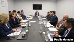 Հայաստանցի և ադրբեջանցի փորձագետների հանդիպումը ՀՀ ԱԽ քարտուղար Արմեն Գրիգորյանի հետ, 22-ը հոկտեմբերի, 2025թ.