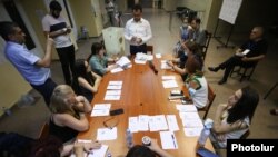 Armenia - Members of a precinct commission in Yerevan count ballots cast in Armenia's parliamentary elections, June 20, 2021.