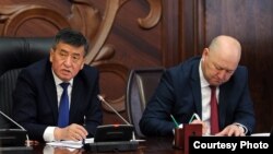 Сооронбай Жээнбеков, Жеңиш Раззаков