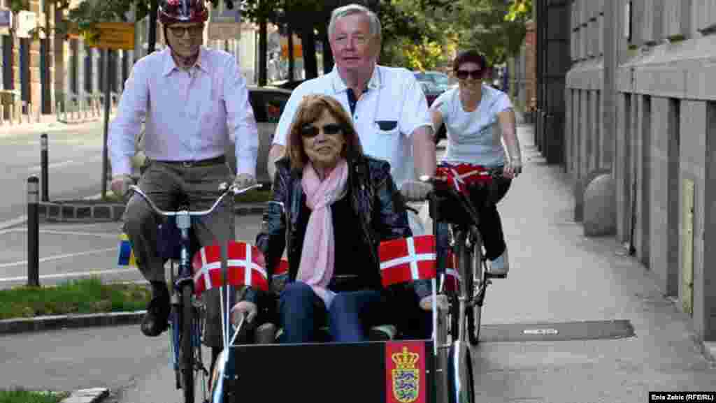 Hrvatska - Danski veleposlanik u Zagrebu, Bo Eric Weber sa suprugom i kolegama na prvom biciklističkom festivalu u Hrvatskoj - ¨Pedalfest¨, 8. juni 2012. Foto: RSE / Enis Zebić  