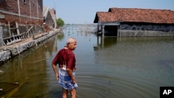 Një shteg i përmbytur në Indonezi, fotografi ilustruese
