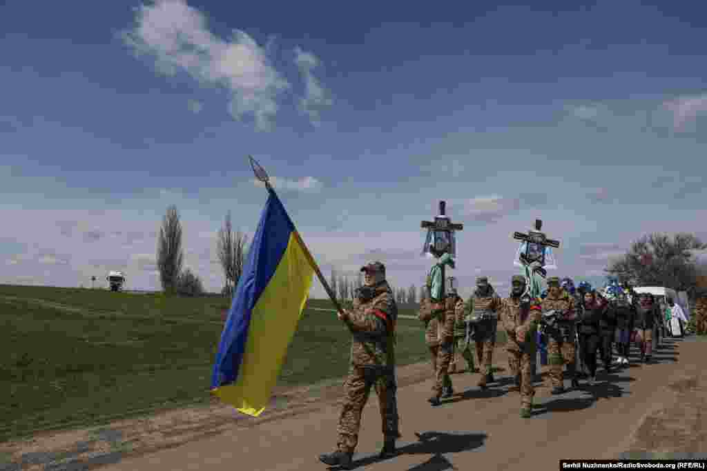 Олег Залізняк мобілізувався за контрактом у жовтні 2024 року, служив водієм танкової роти. Чоловік за професією був трактористом-машиністом сільськогосподарського виробництва. До служби працював на різних підприємствах громади