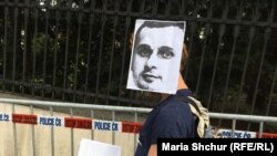 «Тихий протест» в поддержку Сенцова. В Праге требовали освободить украинца возле посольства России (фоторепортаж)