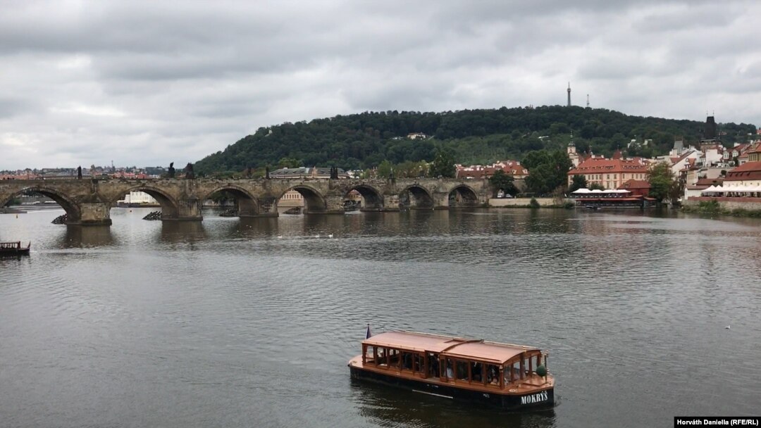 Від на Карлаў мост у Празе, ілюстрацыйнае фота