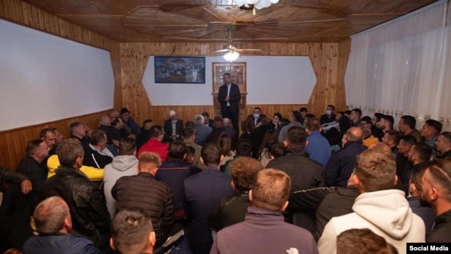Tubim gjatë fushatës zgjedhore, në një odë në Skenderaj.