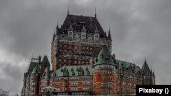 Québec, a Castle Frontenac épülete.