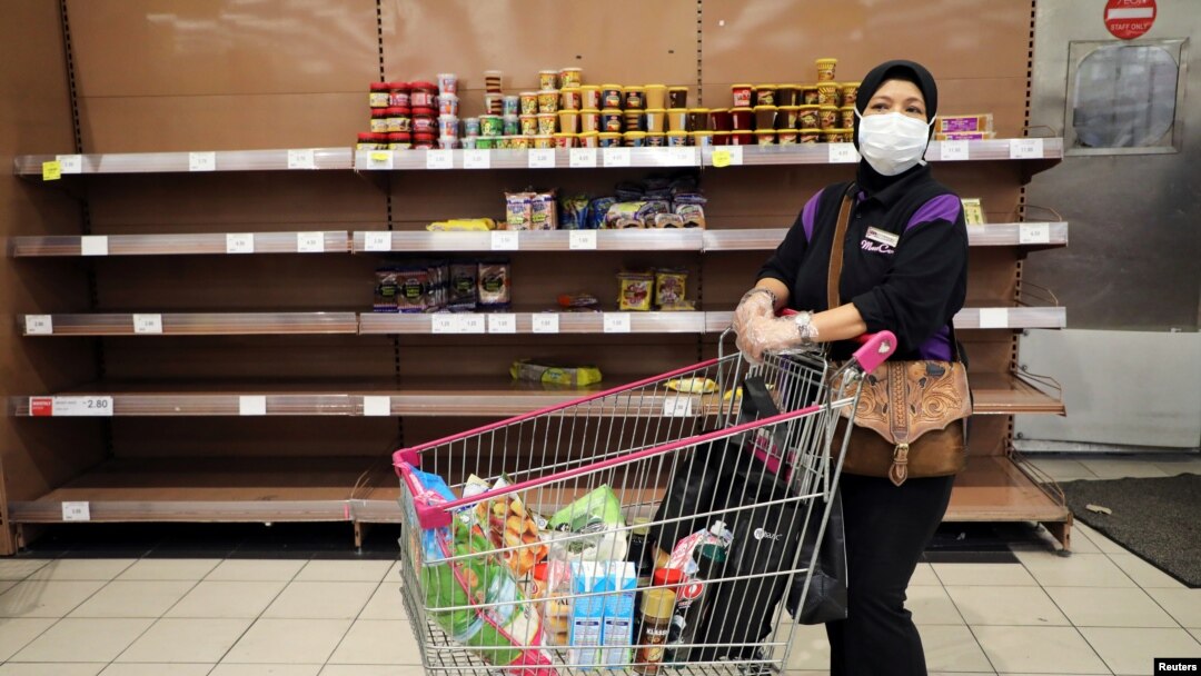 Prizor iz trgovine u Kuala Lumpuru, Malezija, 16. ožujka