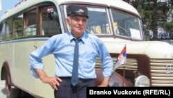 Branko Dragojević i njegov autobus