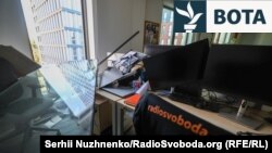 Sulmi masiv rus dëmton zyrat e REL-it në Kiev