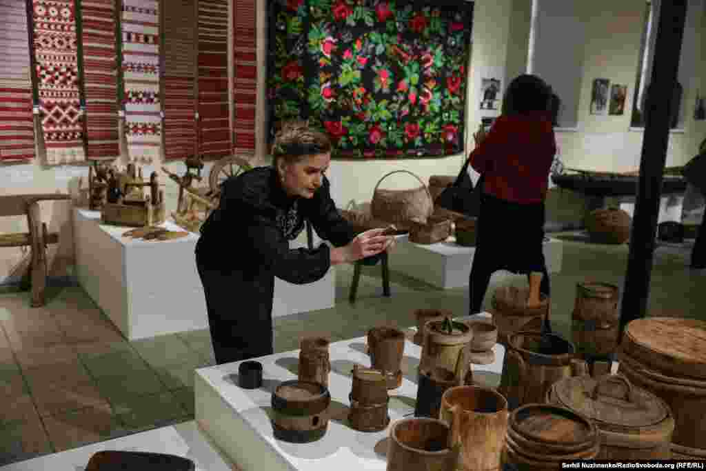 На виставці показано чимало різноманітних предметів традиційного побуту і господарської діяльності поліщуків