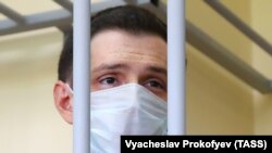 Fostul pușcaș marin Trevor Reed în timpul procesului de judecată într-un tribunal din Moscova, 30 iulie, 2020