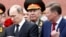 Președintele rus Vladimir Putin (stînga) și șeful administrației prezidențiale Serghei Ivanov (primul din dreapta), la marcarea a 72 de ani a invaziei naziste din al doilea război mondial, Moscova, 22 iunie 2013.