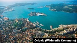 Dva policajca iz Srbije u sedmom i dva u osmom mjesecu u Puli (fotografija) i u Opatiji kao pomoć hrvatskim kolegama