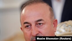 Tурскиот министер за надворешни работи Мевљут Чавушоглу .