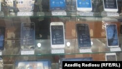 Մանաթի արժեզրկումից հետո խանութներում ապրանքի թանկացում է։ Բաքու, 28 դեկտեմբերի, 2015թ.