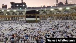 Muslims pray at the Grand Mosque during the annual Hajj pilgrimage in their holy city of Mecca, Saudi Arabia August 8, 2019. REUTERS/Waleed Ali