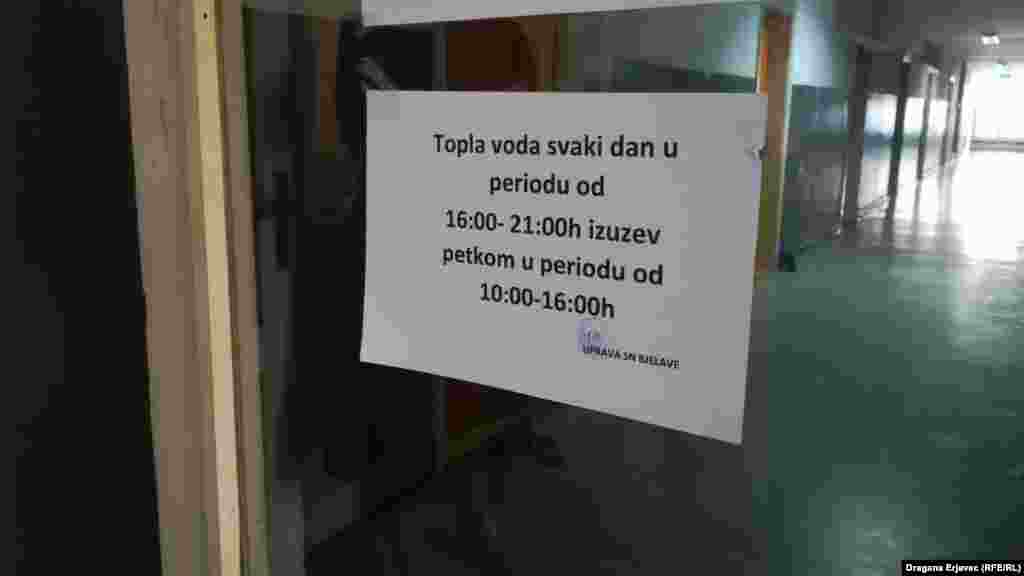 Studenti dnevno imaju par sati tople vode, u određenom terminu