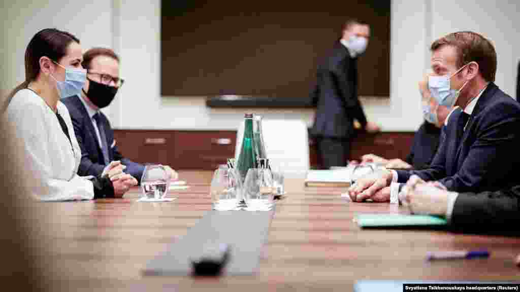 ЛИТВАНИЈА - Францускиот претседател, Емануел Макрон, на денешната средба со белоруската опозиционерка Светлана Циханускаја во Вилнус, Литванија, вети помош од Европа во посредувањето на политичката криза во Белорусија.