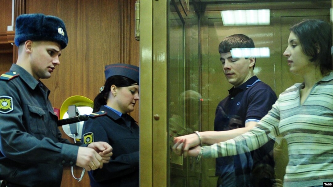 Никита Тихонов и Евгения Хасис, обвиняемые по делу об убийстве Станислава Маркелова и Анастасии Бабуровой