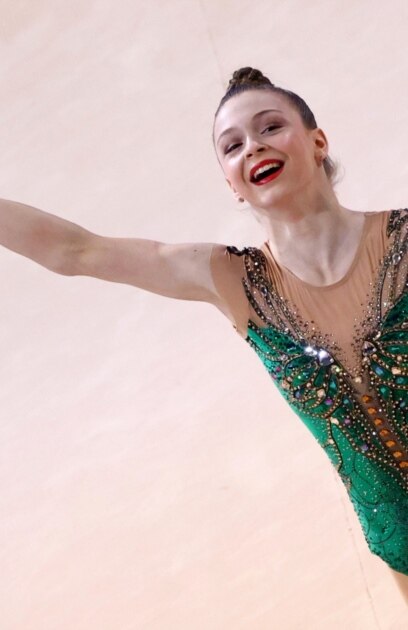 Тя тренира художествена гимнастика откакто е на 4 години Сега