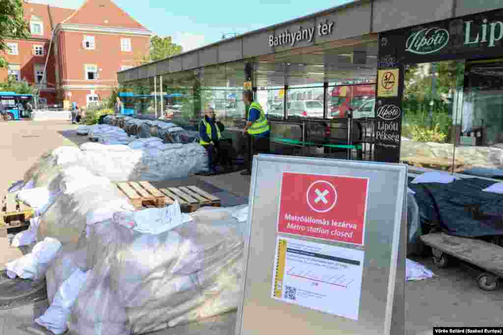 Sandbags surround the central Batthyány Square subway station to protect it from the flooding.&nbsp;