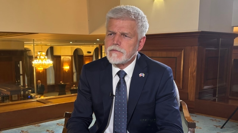 Czech president Pavel asserts right to lead NATO summit delegation