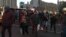 Protestatarii vin în valuri în Piața Victoriei, numărul lor crește de la o oră la alta