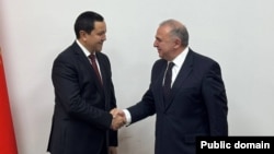 Каныбек Досмамбетов жана Мекин Мустафа Кемал Өкем.