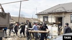 Волонтеры помогают пострадавшим в Мамедкале, Дагестан
