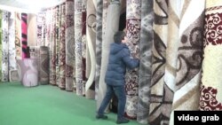 د غالیو یو پلورونکی