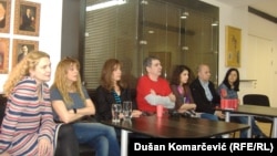 Jasna Đuričić, Anita Mančić, Mira Furlan, Miki Manojlović, Jovana Gavrilović, Darko Nedeljković i Jelisaveta Tatić na konferenciji za novinare povodom premijere, 23. april 2013.
