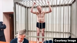 Политзаключенный Андрей Шабанов во время суда