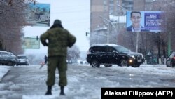 Бойовик угруповання «ЛНР» у Луганську. Листопад 2017 року