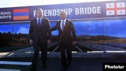 Armenia/Georgia - Armenian President Serzh Sarkisian (R) and Georgian Prime Minister Giorgi Kvirikashvili inspect the site of a new bridge to be built on the Armenian-Georgian border, 4Nov2016.