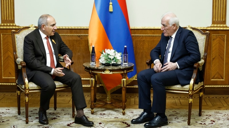 Վարչապետը և մի շարք պաշտոնյաներ արձակուրդ են մեկնում