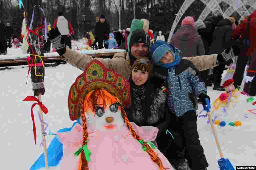 Кар бабайлар парадын карарга килгән гаилә