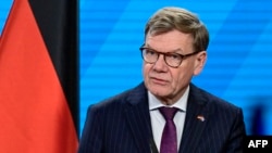 «Ми продовжуватимемо підтримувати Україну в її боротьбі проти Путіна», повідомив Йоганн Вадефуль