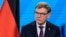 «Ми продовжуватимемо підтримувати Україну в її боротьбі проти Путіна», повідомив Йоганн Вадефуль