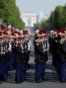Participanții la parada militară se adună la Place de la Concorde, pe Champs Elysee, cu Arcul de Triumf în fundalul îndepărtat. Anul acesta, manifestarea a fost dedicată mai ales sprijinului pentru Ucraina. Franța conduce, cu Marea Britanie, o Coaliție a Voinței, grupare care ajută militar Kievul. 