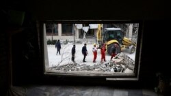 Hitne službe u Teheranu rade na mjestu gdje se nalazi zgrada katarske televizije Al‑Araby i poslovni objekat koji su oštećeni u zračnom napadu 29. marta.