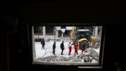 Hitne službe u Teheranu rade na mjestu gdje se nalazi zgrada katarske televizije Al‑Araby i poslovni objekat koji su oštećeni u zračnom napadu 29. marta.