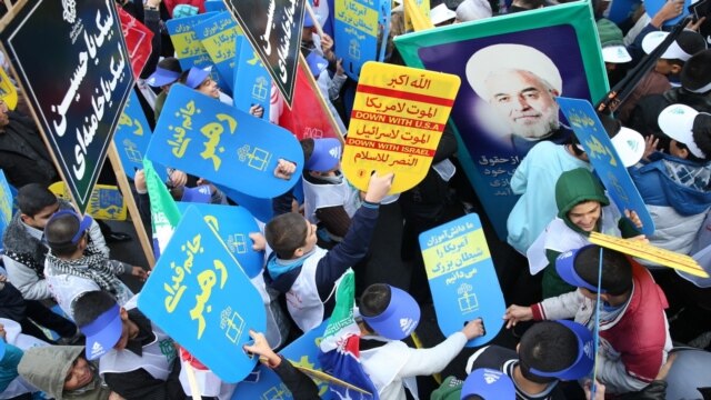 جامعه: راهپیمایی «روز دانشآموز» بر پشت بام خانهها - آبان ۰۶, ۱۳۹۹