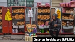 Один из рынков в Бишкеке. Архивное фото. 