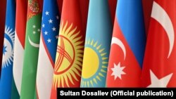 Флаги тюркских государств.