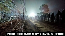 Польские пограничники на границе с Беларусью
