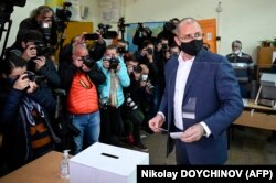 Ruman Radev (na fotografiji tokom glasanja 14. novembra) bio je favorit u predizbornim anketama