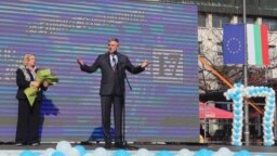 Мустафа Карадайъ и Искра Михайлова, кандидати за президент и вицепрезидент на България от ДПС, по време на предизборна обиколка.