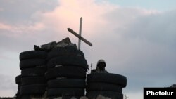 Հայաստանի ԶՈՒ զինծառայողը Ադրբեջանի հետ սահմանին, արխիվ